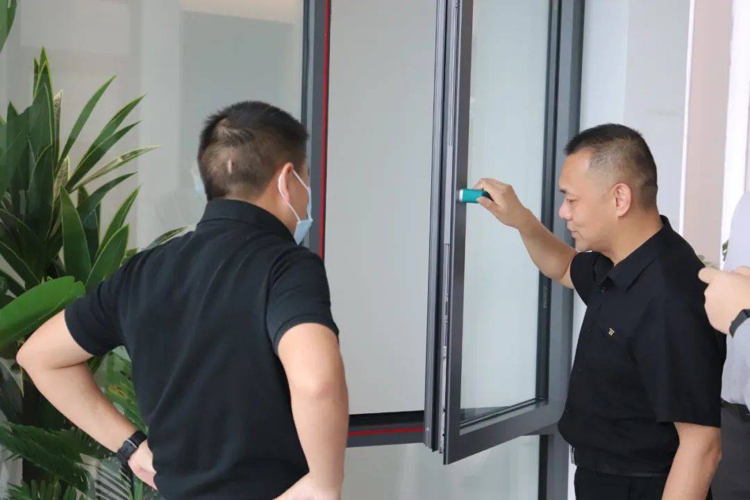 熱烈歡迎碧桂園領(ling)導(dao)莅臨富(fu)軒全屋們(men)窗探訪指導(dao)