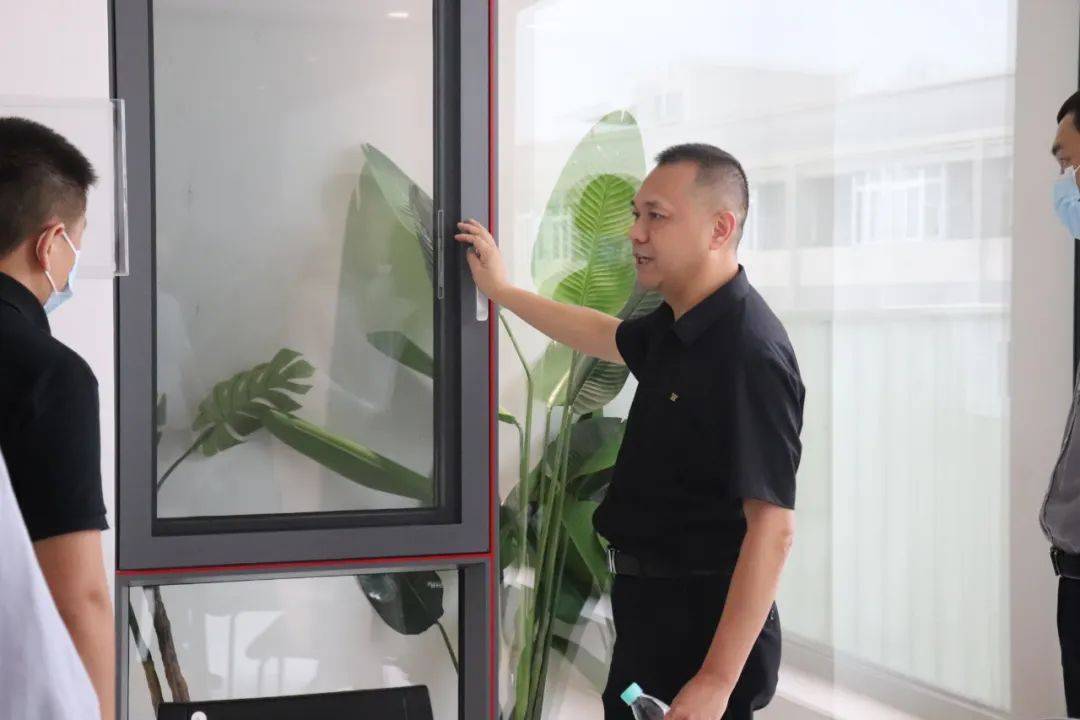 熱烈歡迎碧桂園領(ling)導(dao)莅臨富(fu)軒全屋們(men)窗探訪指導(dao)