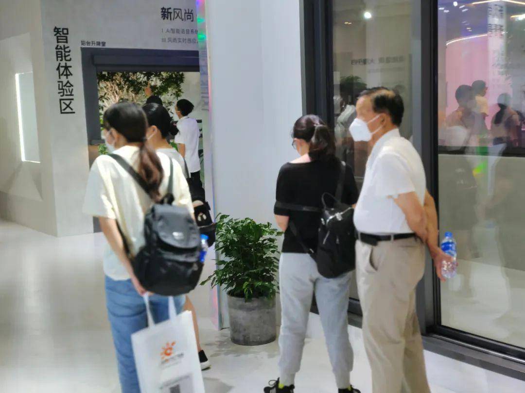 富(fu)軒全屋們(men)窗上海建(jian)博會DAY3展(zhan)廳圈粉無數(shu) 