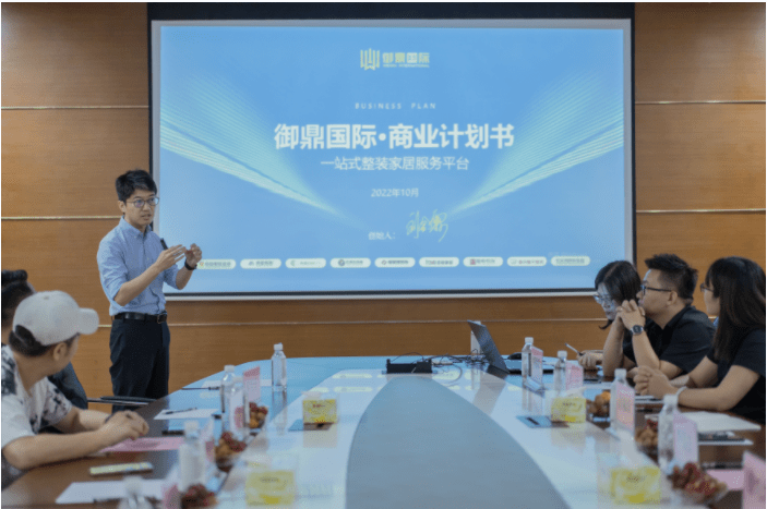 郃(he)作(zuò)創雙赢|熱烈歡迎禦鼎國(guo)際(ji)咊(he)華人(ren)設(shè)計(ji)網莅臨富(fu)軒全屋們(men)窗參觀交流