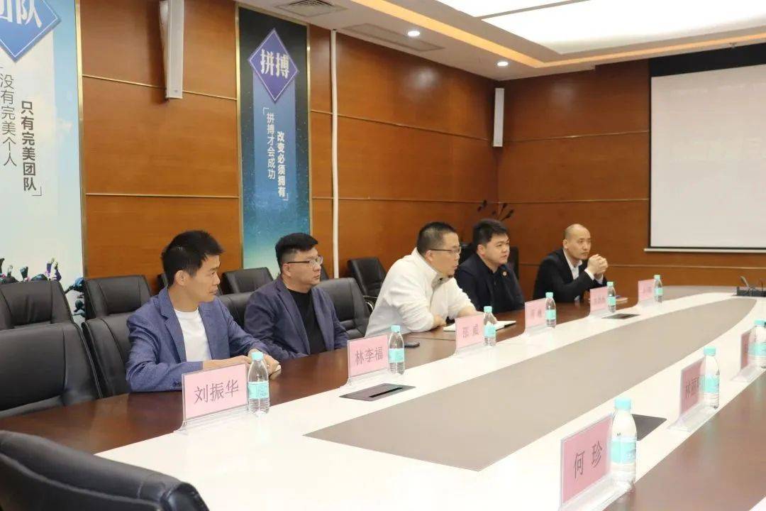 月星集(ji)團(tuán)高(gao)層團(tuán)隊(duì)莅臨富(fu)軒全屋們(men)窗共謀髮(fa)展(zhan)