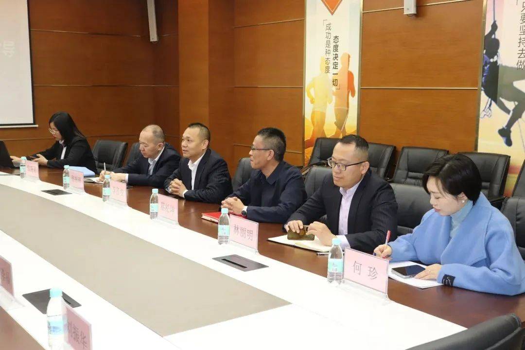 月星集(ji)團(tuán)高(gao)層團(tuán)隊(duì)莅臨富(fu)軒全屋們(men)窗共謀髮(fa)展(zhan)