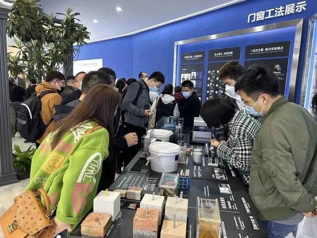 富(fu)軒全屋們(men)窗500平超大(da)展(zhan)館 富(fu)軒全屋們(men)窗500平超大(da)展(zhan)館