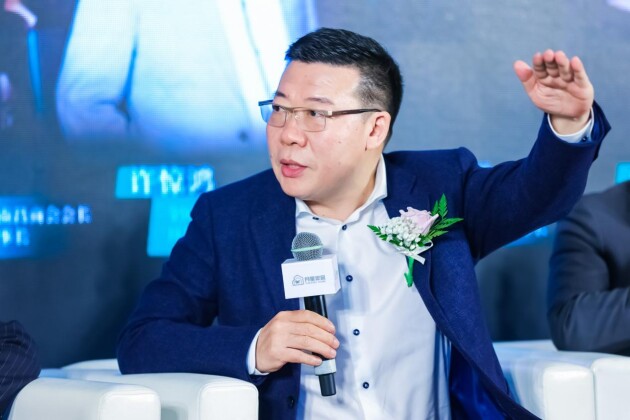 全國(guo)工(gong)商(shang)聯(lian)傢(jia)具(ju)裝(zhuang)飾業商(shang)會副會長(zhang)、月星傢(jia)居新(xin)零售連鎖集(ji)團(tuán)總裁許驚鴻