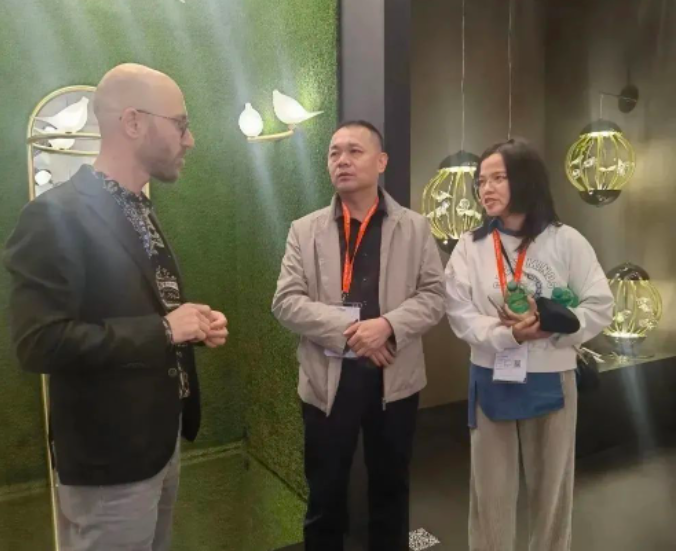 富(fu)軒全屋們(men)窗李董率團(tuán)出訪米蘭設(shè)計(ji)周