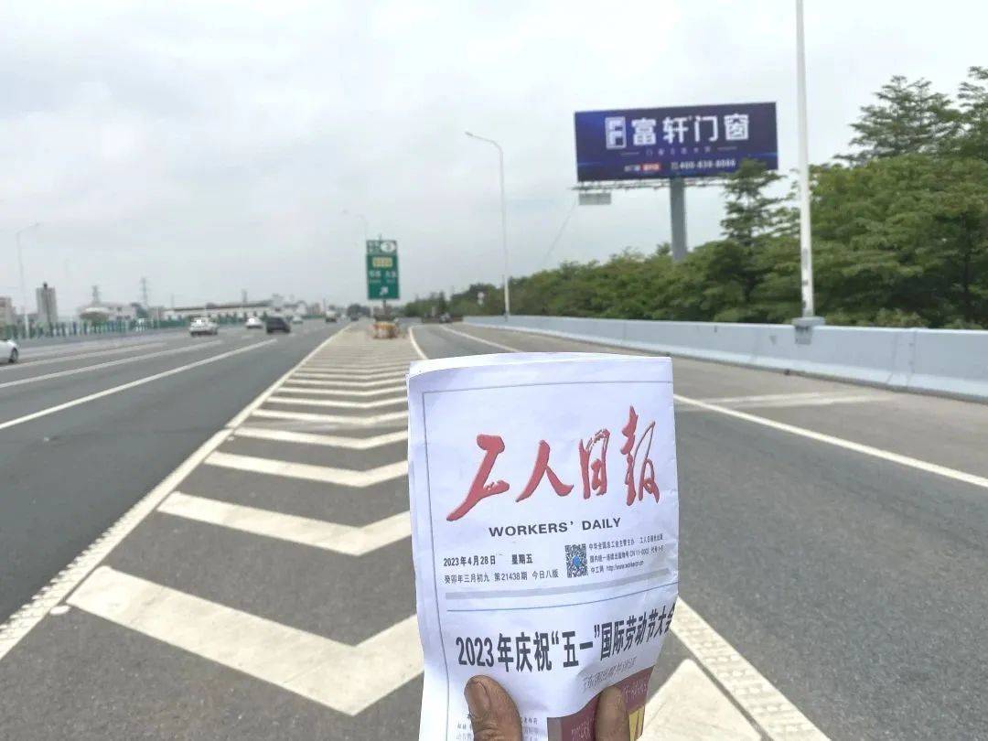 富(fu)軒全屋們(men)窗再度投(tou)入高(gao)炮廣(guang)告