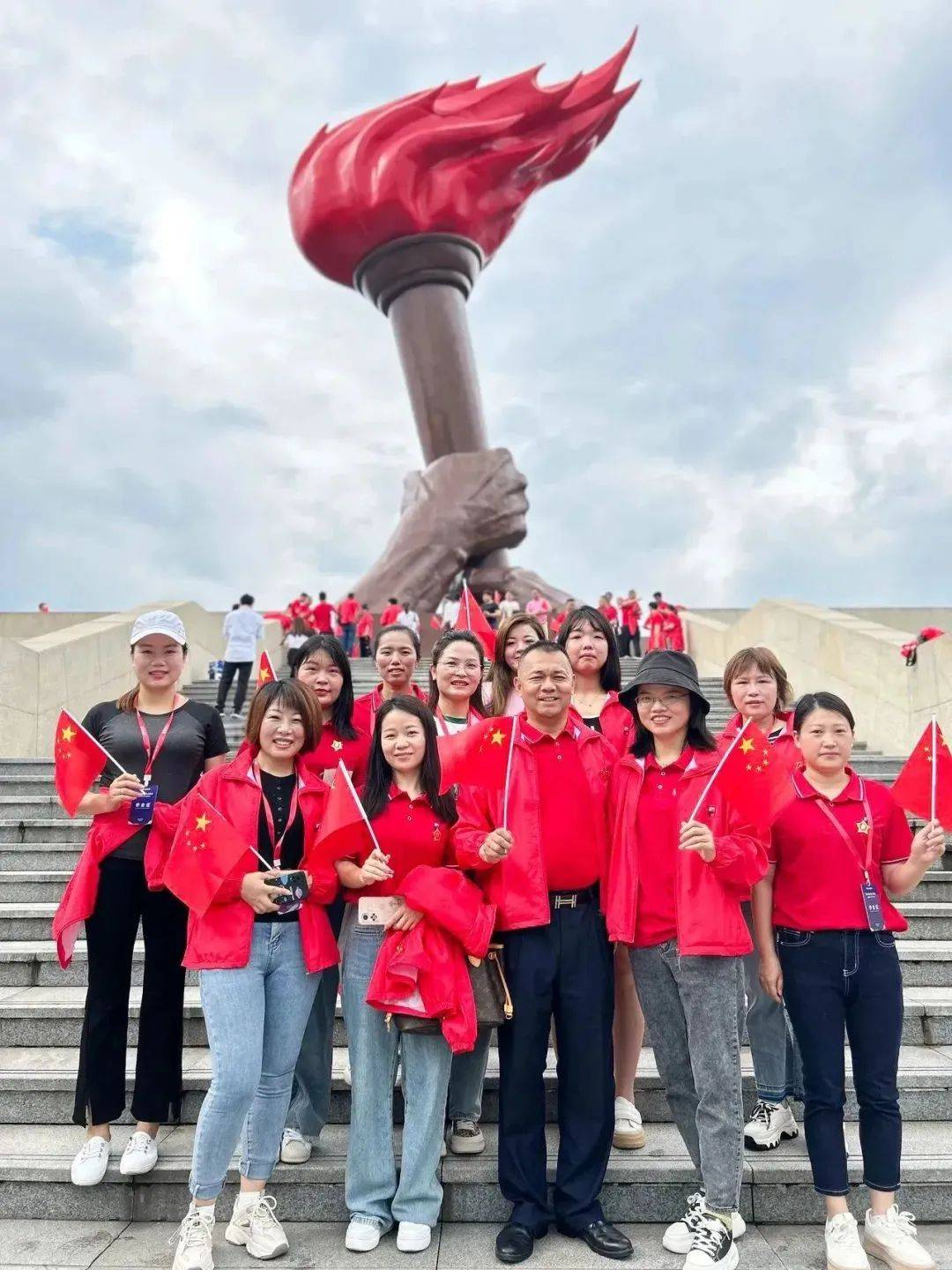 聚(ju)勢(shi)燎原 再戰新(xin)征程(cheng) | 2023富(fu)軒全屋們(men)窗年(nian)中(zhong)營(ying)銷峰會圓滿收官！ 