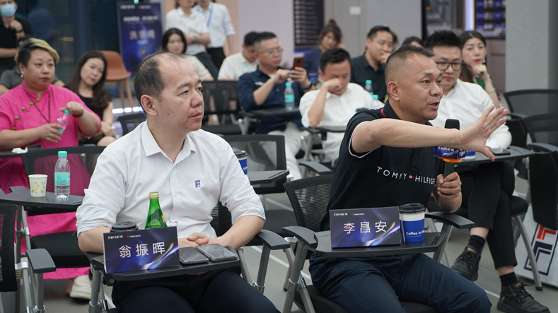 富(fu)軒全屋們(men)窗案例征集(ji)暨《設(shè)計(ji)前(qian)沿》欄目(mu)啓動(dòng)會成(cheng)功舉辦(bàn)
