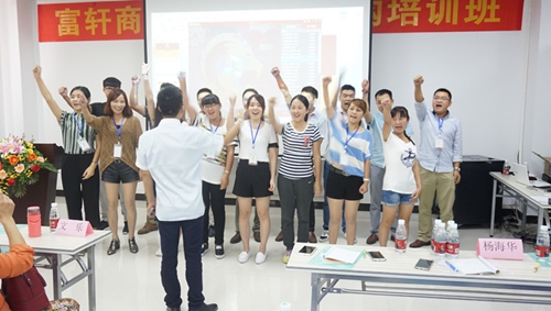 2015年(nian)富(fu)軒商(shang)學(xué)院（第一(yi)期）導(dao)購(gòu)培訓班精(jīng)彩圖文(wén)報道