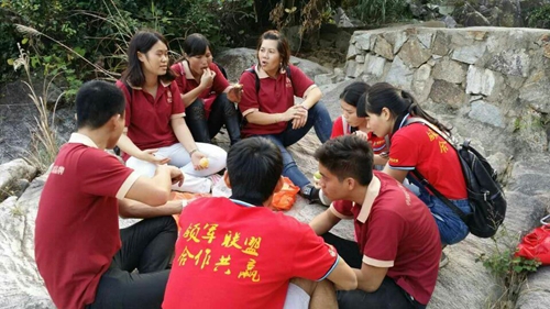 &ldquo;相信(xin)自己，相信(xin)夥伴&rdquo; 陽(yáng)江(jiang)富(fu)軒團(tuán)隊(duì)朝羅琴山(shān)&ldquo;進(jin)髮(fa)&rdquo;