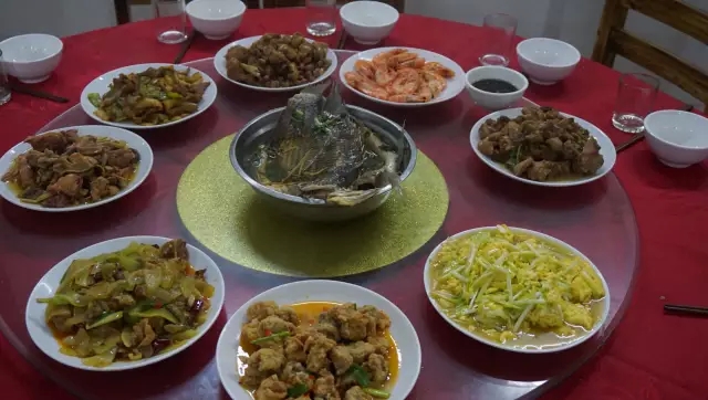 佳肴洋溢歡慶,蛋糕分(fēn)享甜蜜!!富(fu)軒第四季員(yuan)工(gong)生(sheng)日(ri)會感恩來襲...... 佳肴洋溢歡慶,蛋糕分(fēn)享甜蜜!!富(fu)軒第四季員(yuan)工(gong)生(sheng)日(ri)會感恩來襲......