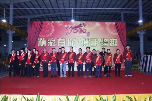精(jīng)彩有(yǒu)你&middot;攜手跨越&mdash;富(fu)軒們(men)窗2016新(xin)春年(nian)會盛(sheng)大(da)舉行！