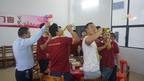 富(fu)軒員(yuan)工(gong)生(sheng)日(ri)會，歡樂溫暖時光！
