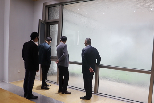行業交流|南(nan)京移們(men)協會會長(zhang)走(zou)訪富(fu)軒全屋們(men)窗