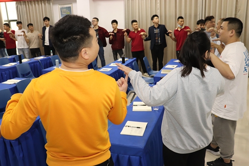 并肩髮(fa)展(zhan)，同向未來|春季新(xin)員(yuan)工(gong)啓航訓練營(ying)圓滿成(cheng)功
