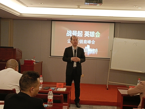 富(fu)軒全屋們(men)窗618雲南(nan)省聯(lian)動(dòng)暨總裁簽售會活動(dòng)啓動(dòng)大(da)會
