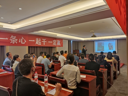 富(fu)軒全屋們(men)窗618雲南(nan)省聯(lian)動(dòng)暨總裁簽售會活動(dòng)啓動(dòng)大(da)會