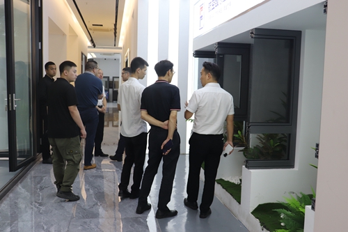 熱烈歡迎博皇傢(jia)居集(ji)團(tuán)探訪富(fu)軒全屋們(men)窗！