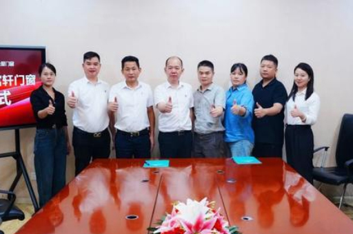 富(fu)軒全屋們(men)窗入駐喜盈們(men)湖(hú)南(nan)總部(bu)店(diàn)